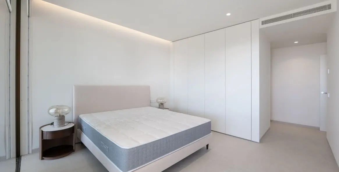 Venta de apartamento en planta media en La Quinta 16