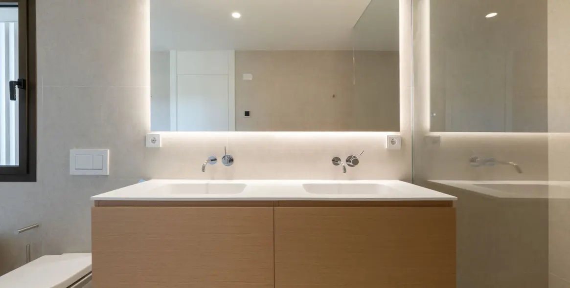 Venta de apartamento en planta media en La Quinta 19