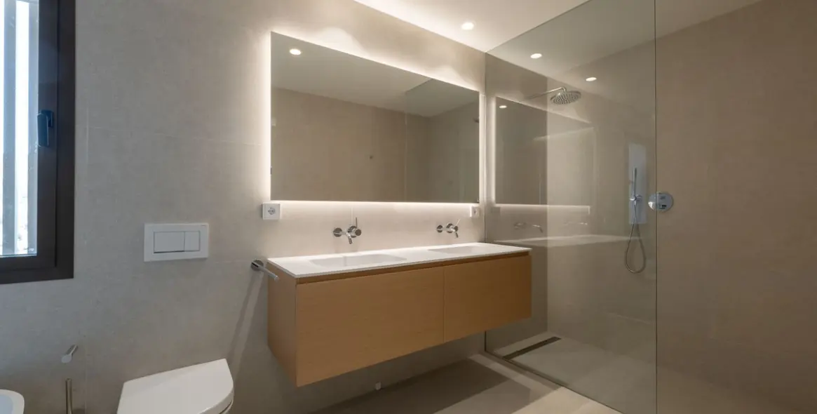 Venta de apartamento en planta media en La Quinta 20