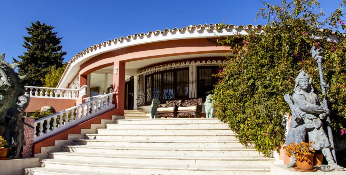 Venta de villa independiente en Estepona 1