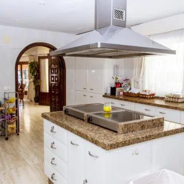 Venta de villa independiente en Estepona