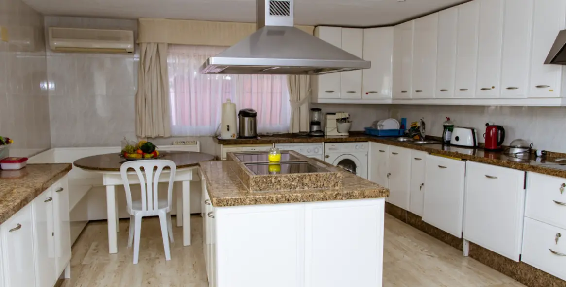 Venta de villa independiente en Estepona 7