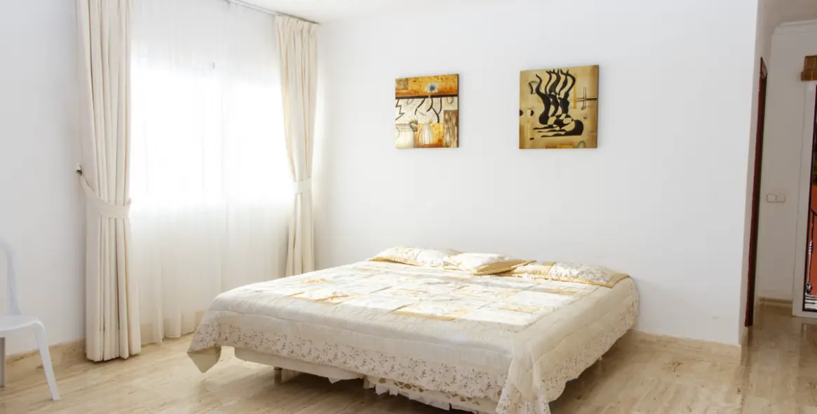 Venta de villa independiente en Estepona 16