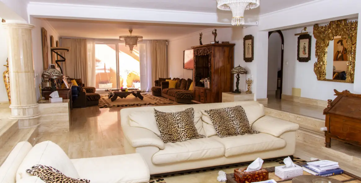 Sale of detached villa in Estepona 14