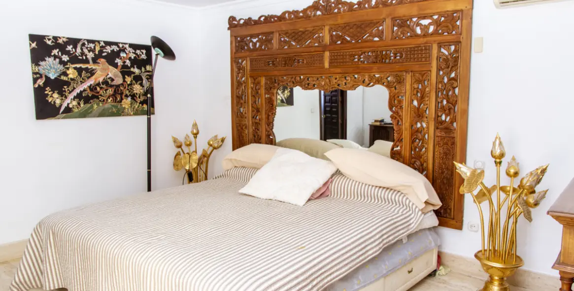 Sale of detached villa in Estepona 26