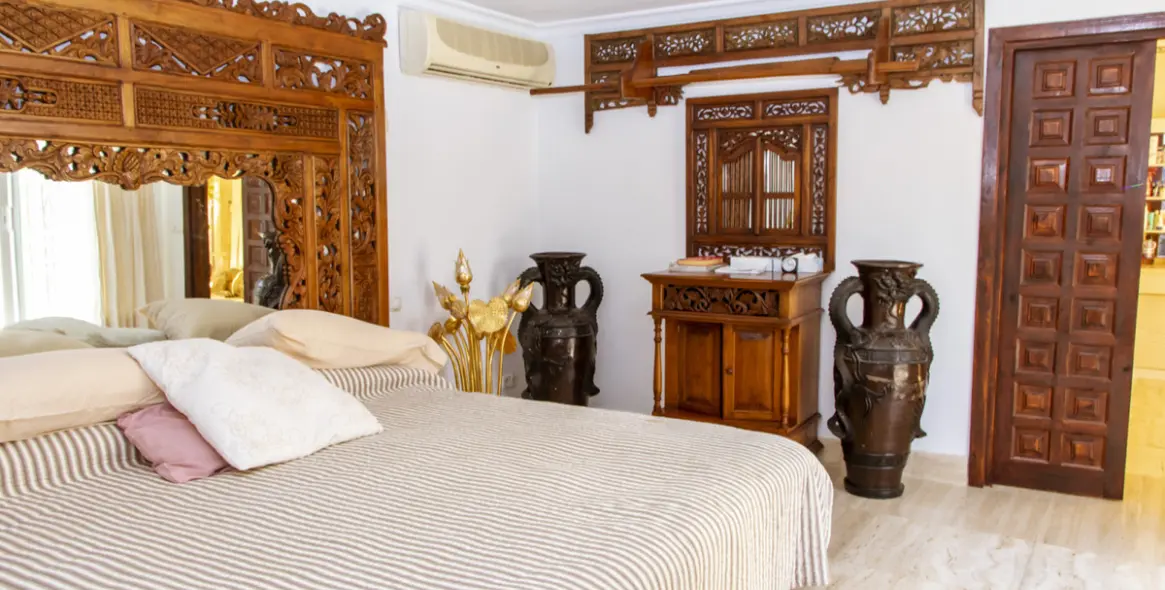 Sale of detached villa in Estepona 27