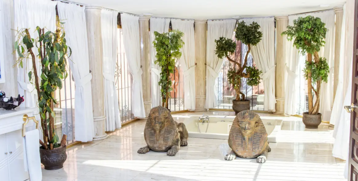 Sale of detached villa in Estepona 28