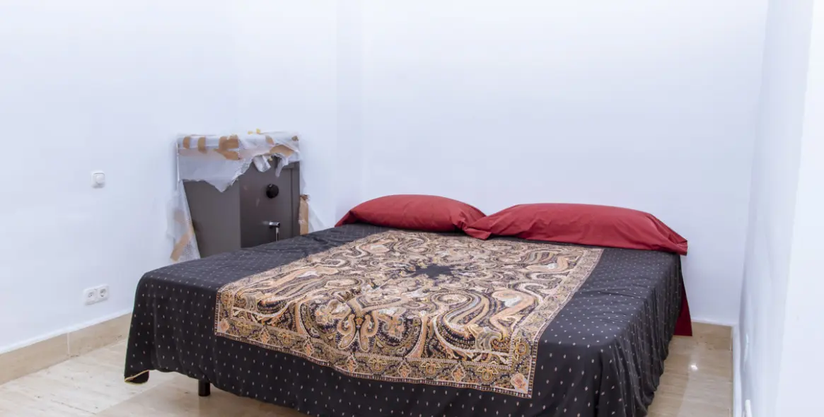 Sale of detached villa in Estepona 33