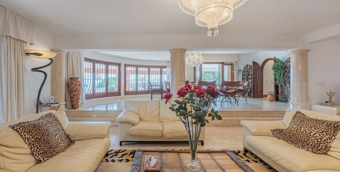 Sale of detached villa in Estepona 44