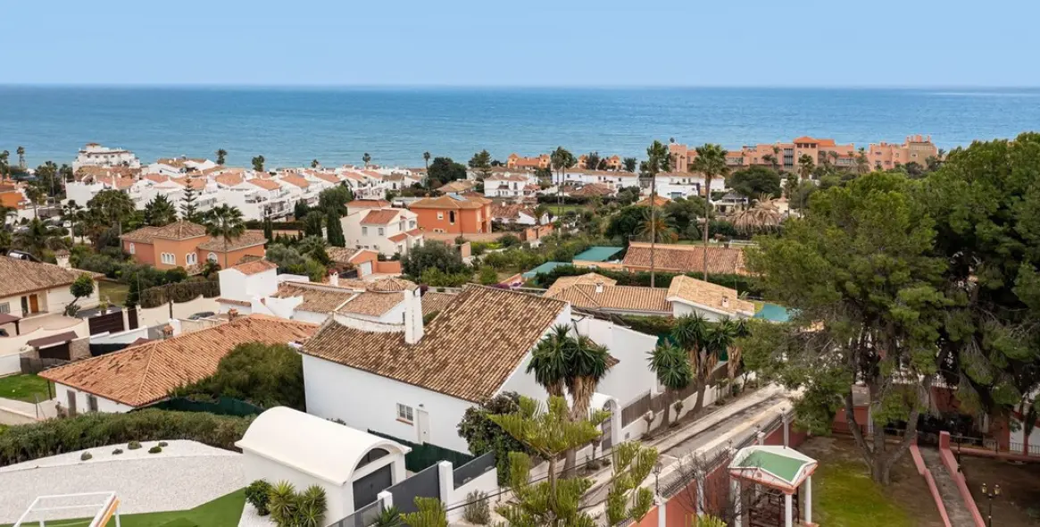 Sale of detached villa in Estepona 46