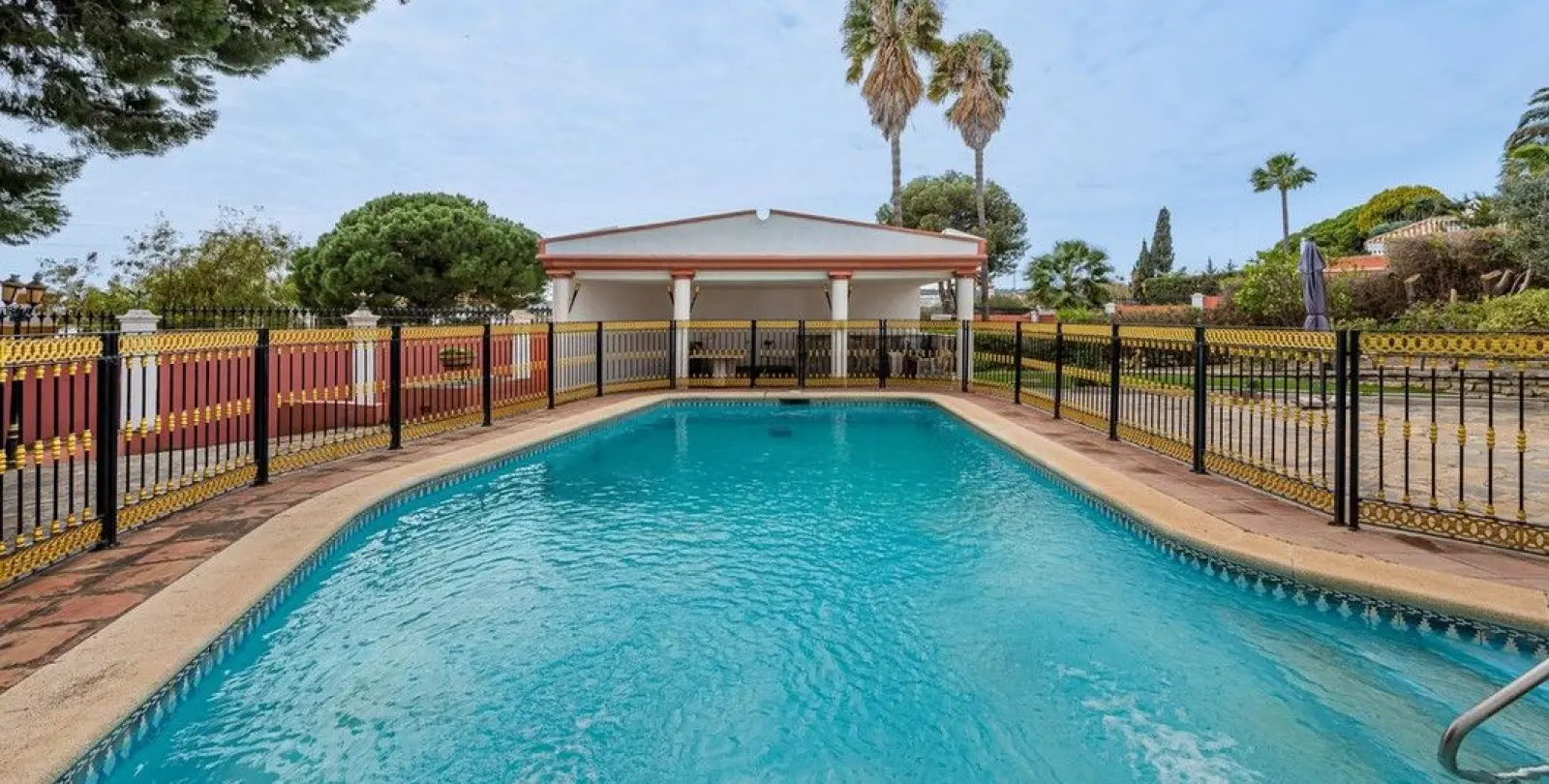 Venta de villa independiente en Estepona 45