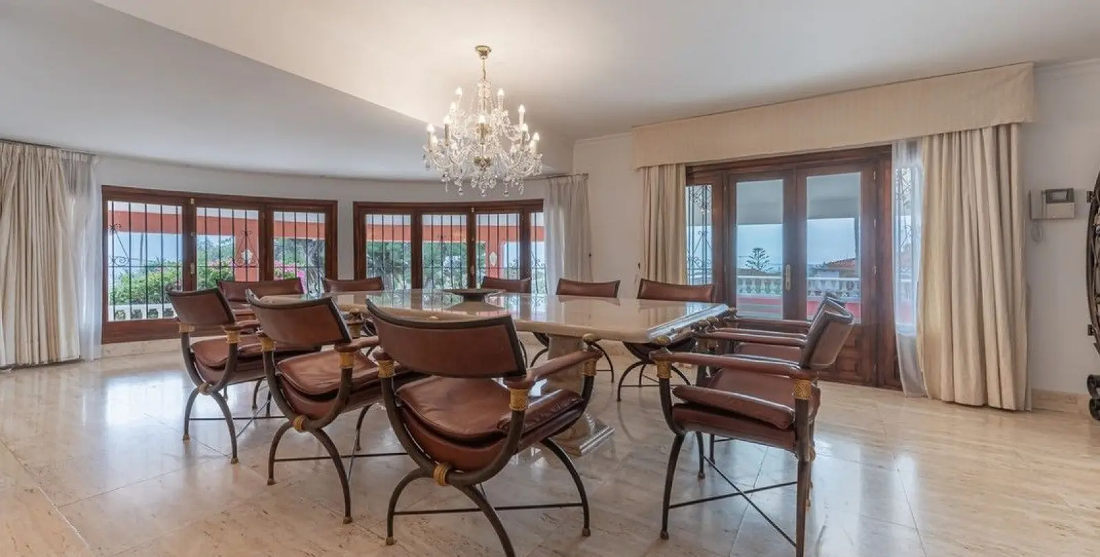 Venta de villa independiente en Estepona 50