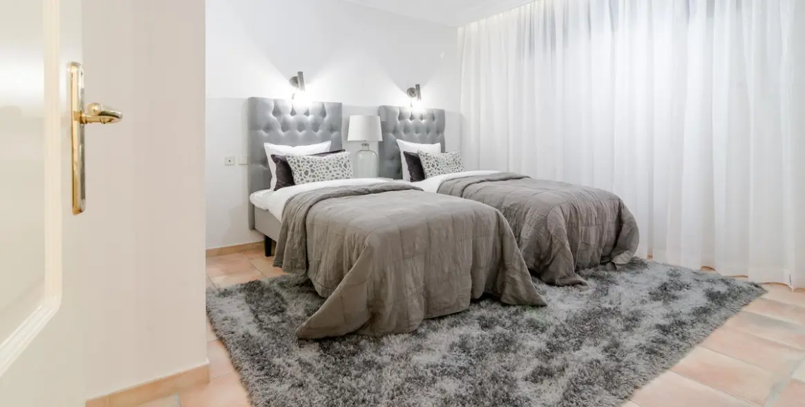 Venta de villa independiente en Nueva Andalucía 13