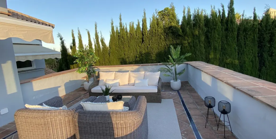 Venta de villa independiente en Nueva Andalucía 16
