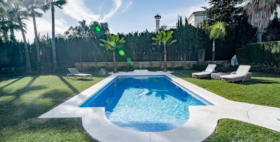 Venta de villa independiente en Nueva Andalucía 17