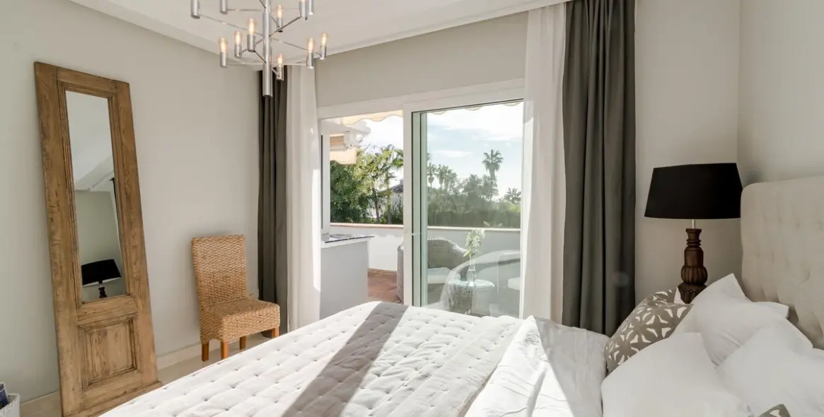 Venta de villa independiente en Nueva Andalucía 20