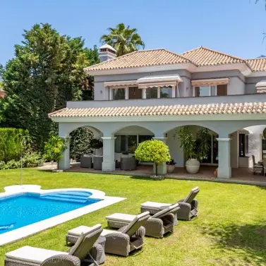 Sale of detached villa in Nueva Andalucía