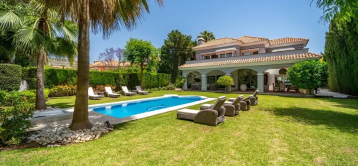 Sale of detached villa in Nueva Andalucía 1