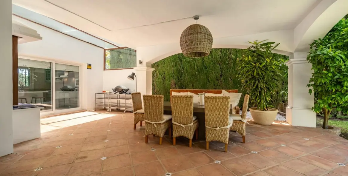 Venta de villa independiente en Nueva Andalucía 4