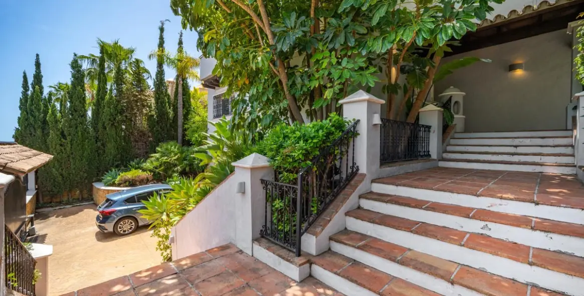 Venta de villa independiente en Nueva Andalucía 6