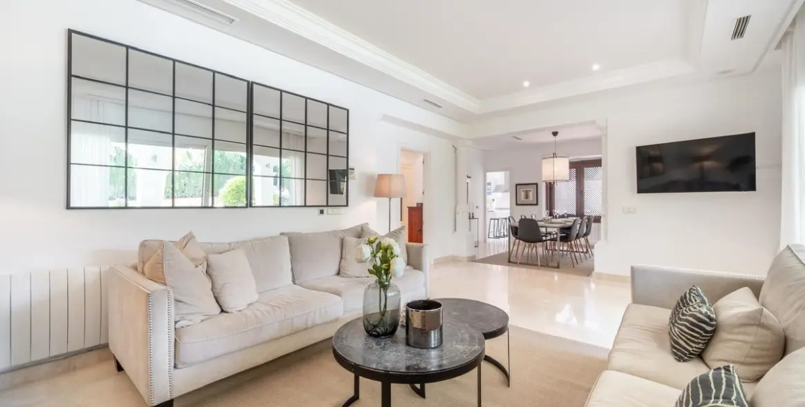 Venta de villa independiente en Nueva Andalucía 8