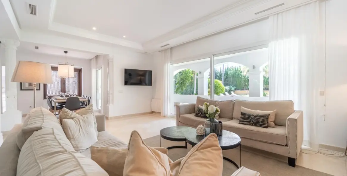 Venta de villa independiente en Nueva Andalucía 11