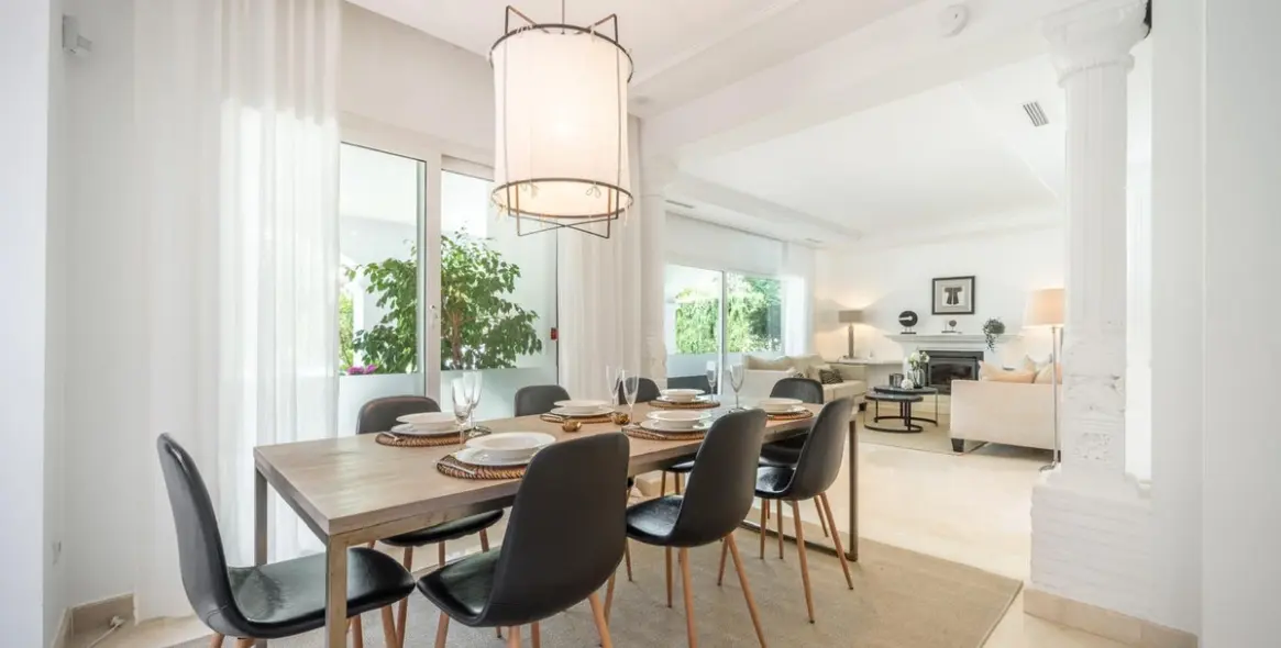 Venta de villa independiente en Nueva Andalucía 12