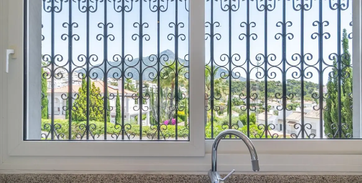 Venta de villa independiente en Nueva Andalucía 13