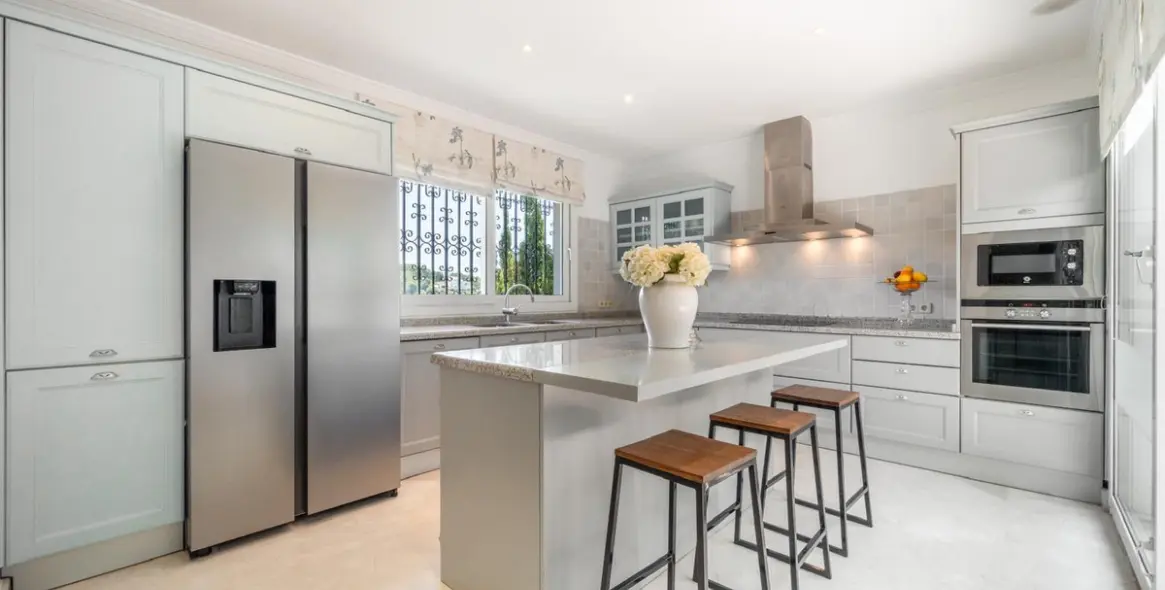 Venta de villa independiente en Nueva Andalucía 14