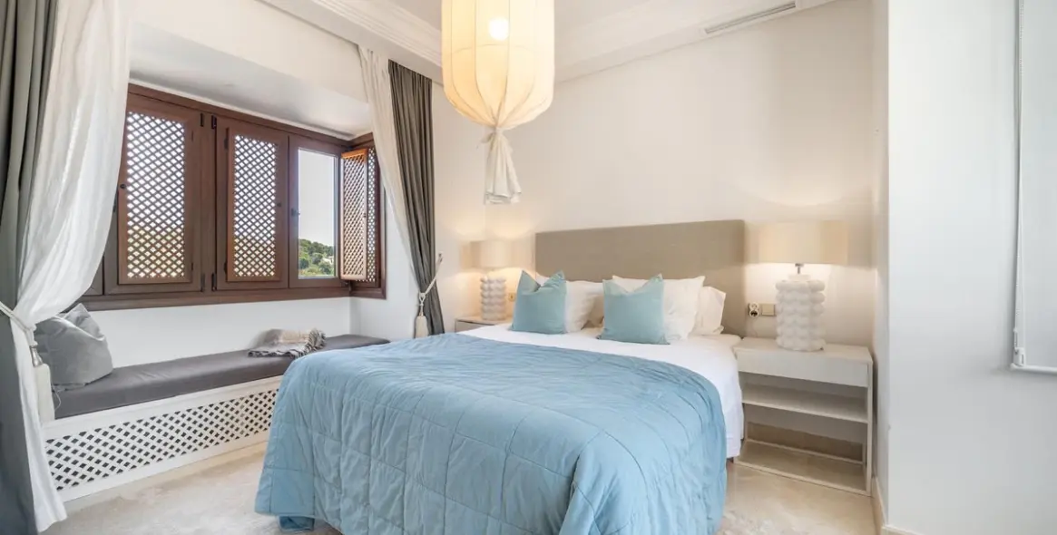 Venta de villa independiente en Nueva Andalucía 15