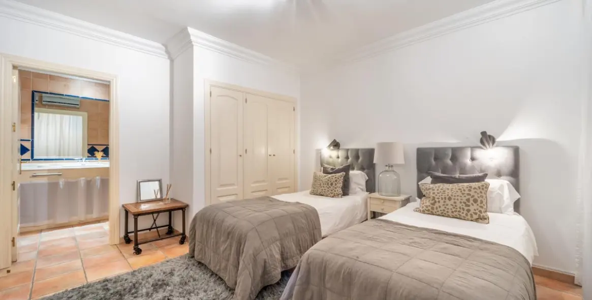 Venta de villa independiente en Nueva Andalucía 16