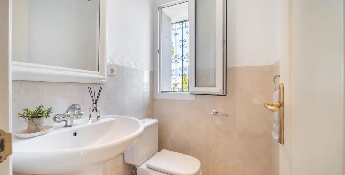 Venta de villa independiente en Nueva Andalucía 17