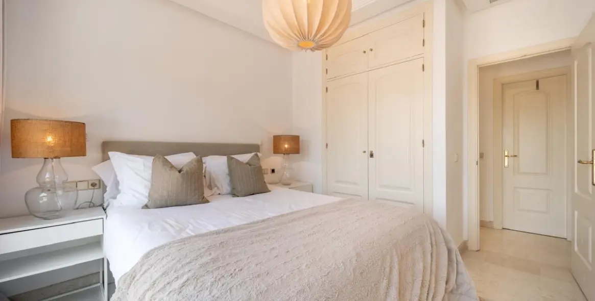 Venta de villa independiente en Nueva Andalucía 18