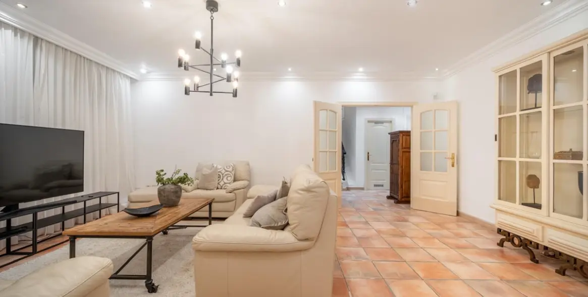 Venta de villa independiente en Nueva Andalucía 19