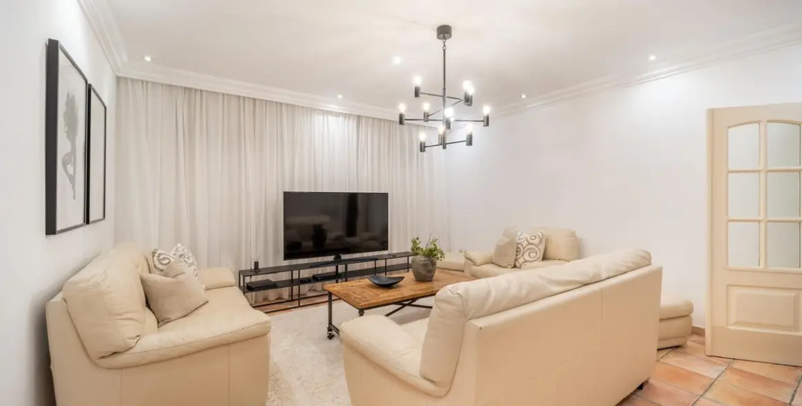 Venta de villa independiente en Nueva Andalucía 27