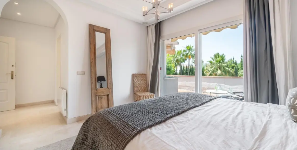 Venta de villa independiente en Nueva Andalucía 29