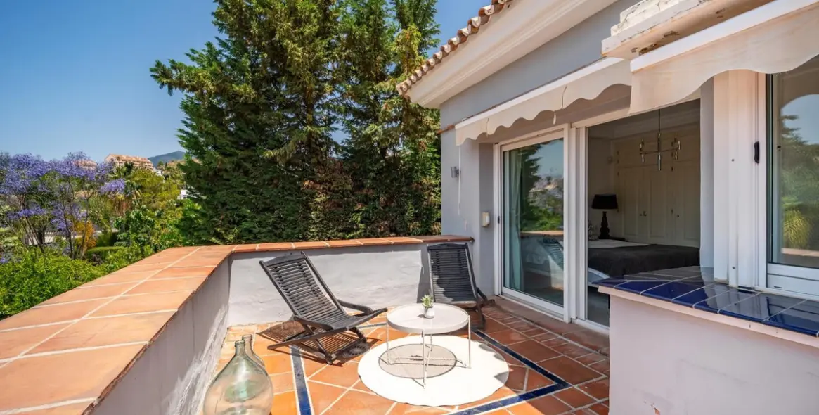 Venta de villa independiente en Nueva Andalucía 32