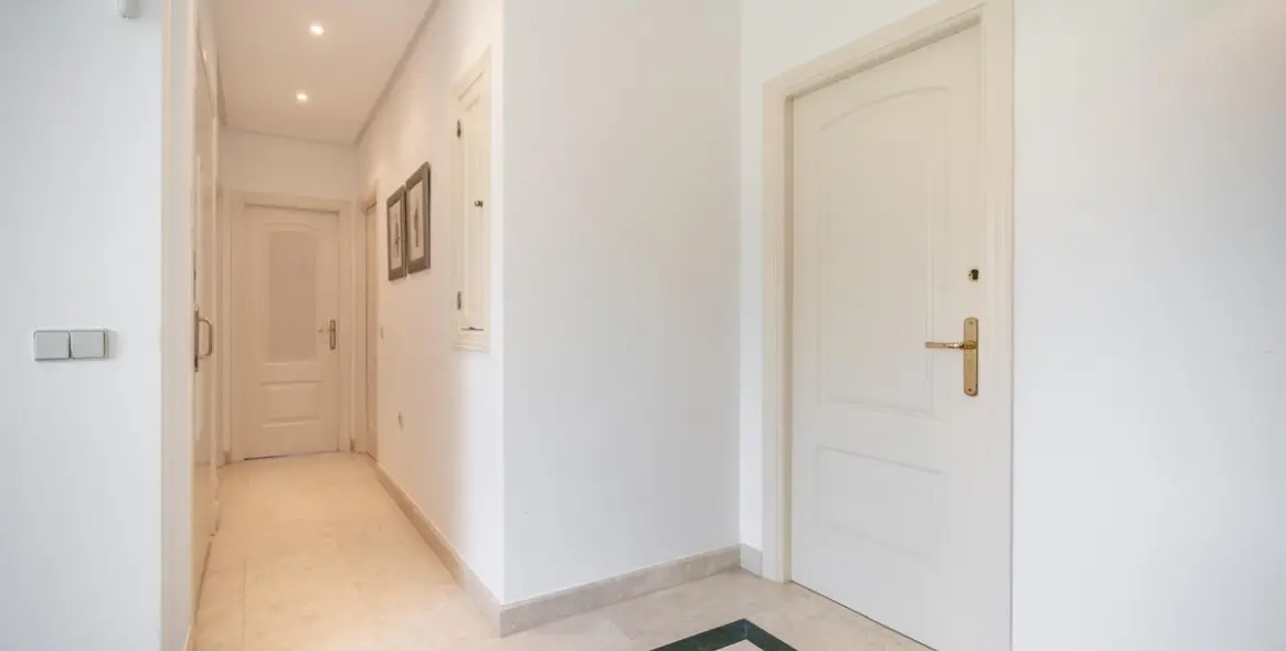 Venta de villa independiente en Nueva Andalucía 33