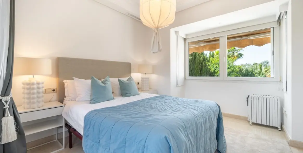 Venta de villa independiente en Nueva Andalucía 35