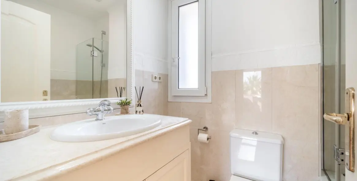 Venta de villa independiente en Nueva Andalucía 36