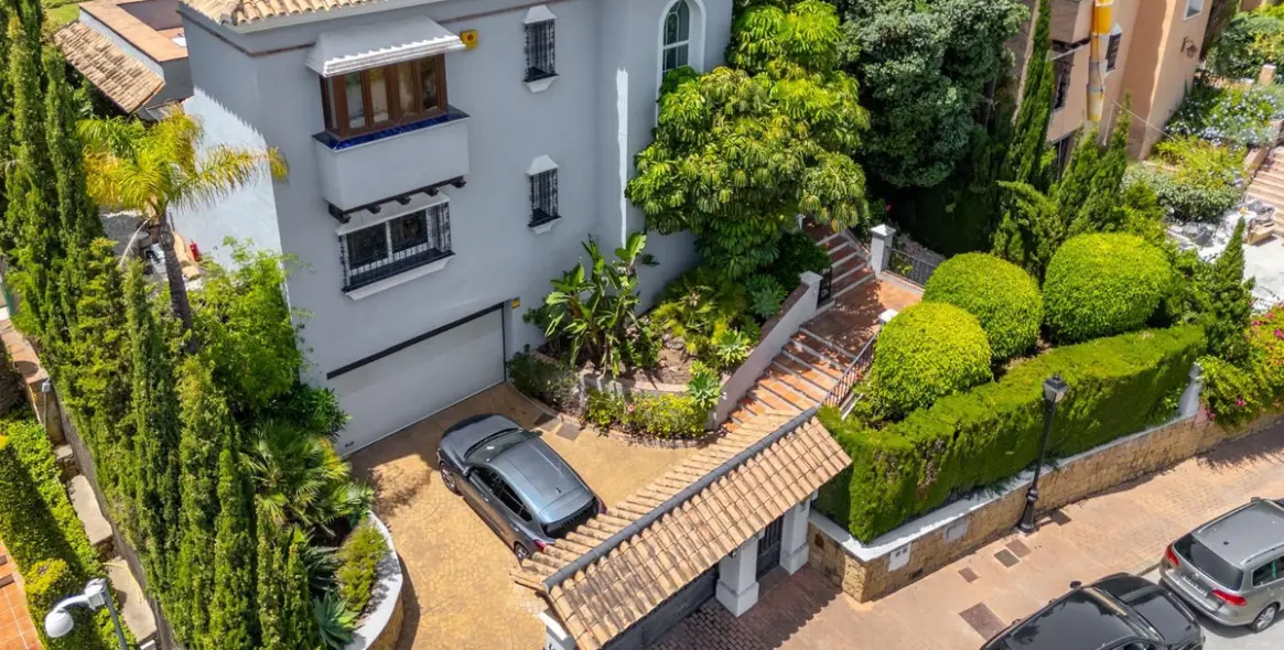 Venta de villa independiente en Nueva Andalucía 38