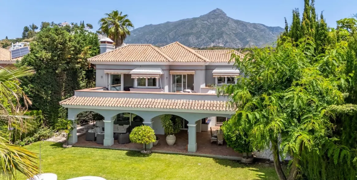 Venta de villa independiente en Nueva Andalucía 39