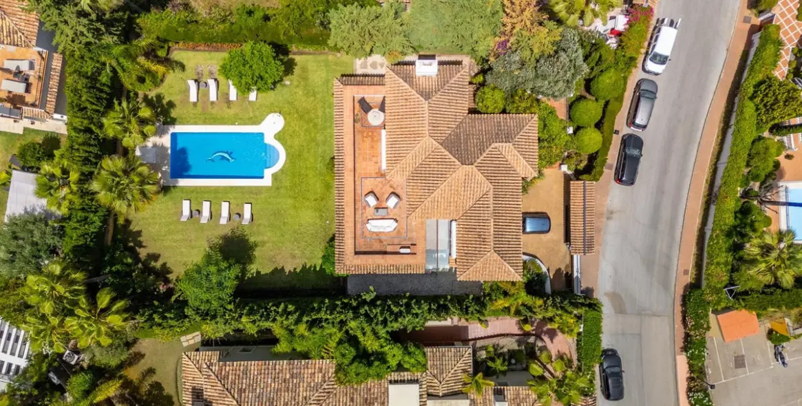 Venta de villa independiente en Nueva Andalucía 42
