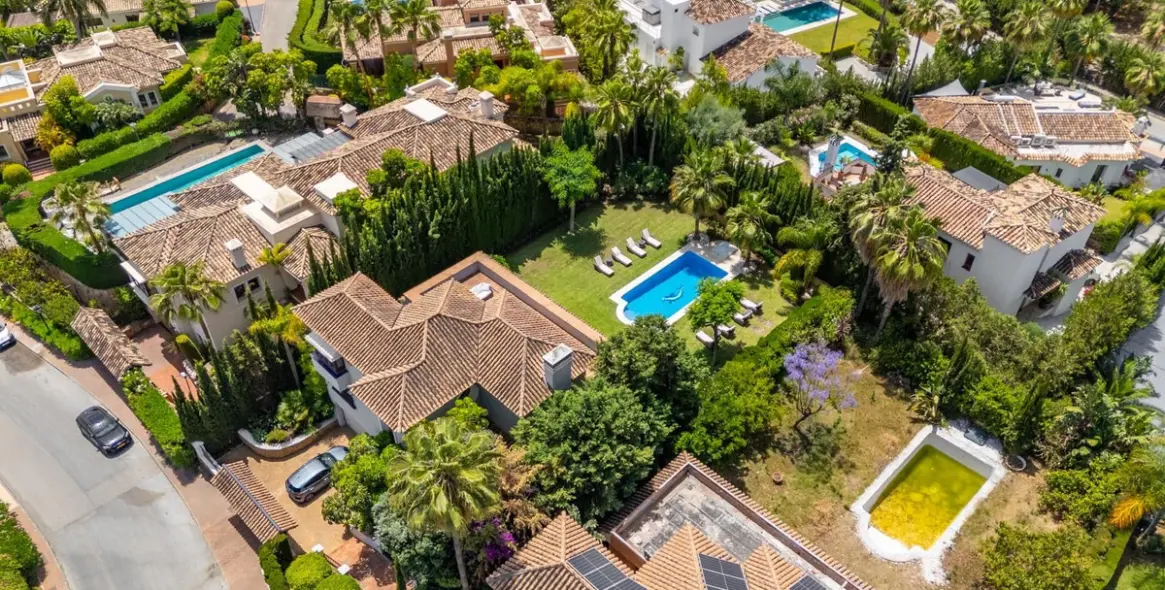 Venta de villa independiente en Nueva Andalucía 43