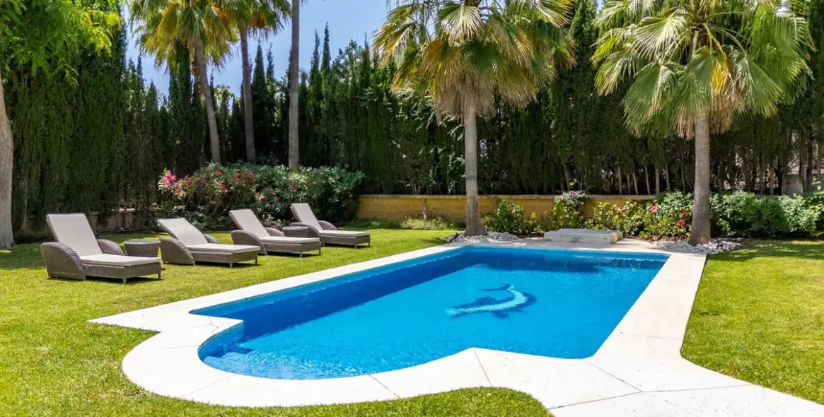 Venta de villa independiente en Nueva Andalucía 44