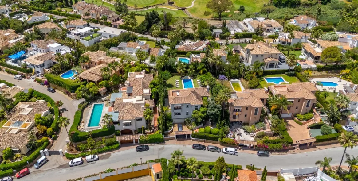 Venta de villa independiente en Nueva Andalucía 45