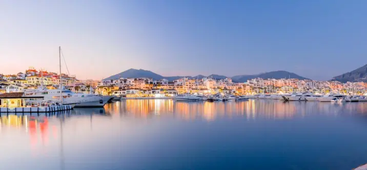 Venta de parcela residencial en Puerto Banús 0