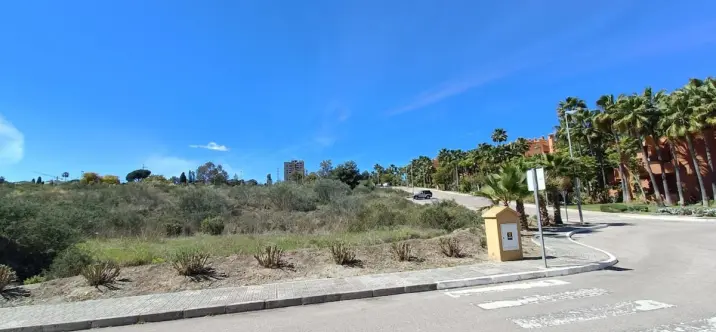Venta de parcela residencial en Puerto Banús 1
