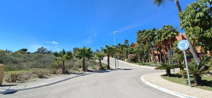 Venta de parcela residencial en Puerto Banús 3