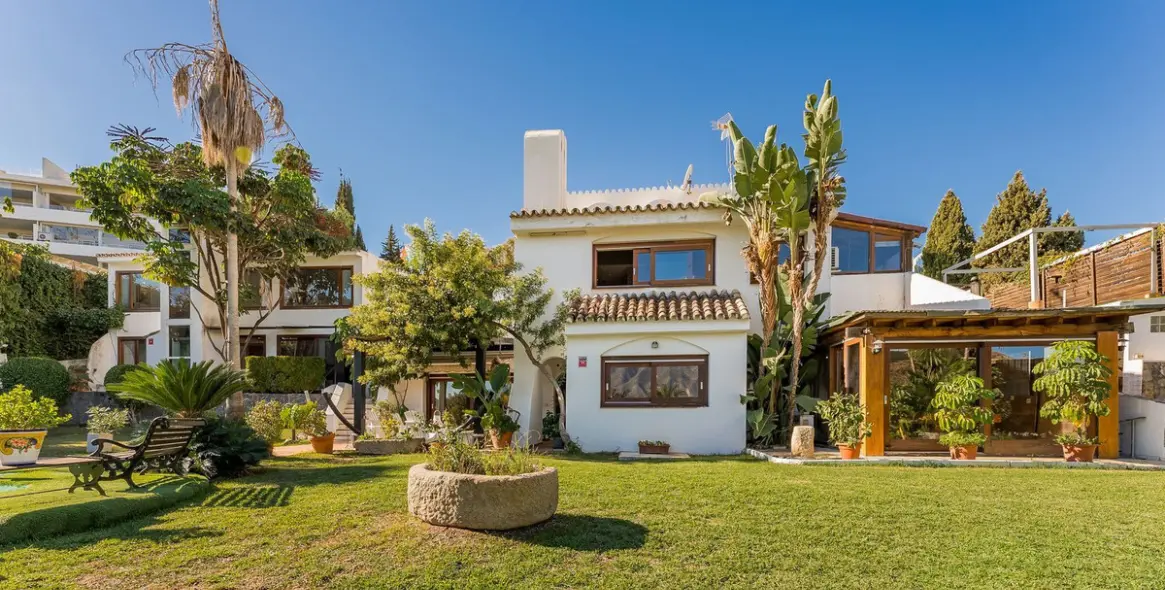 Продажа  отдельно стоящей виллы в Nueva Andalucía 3